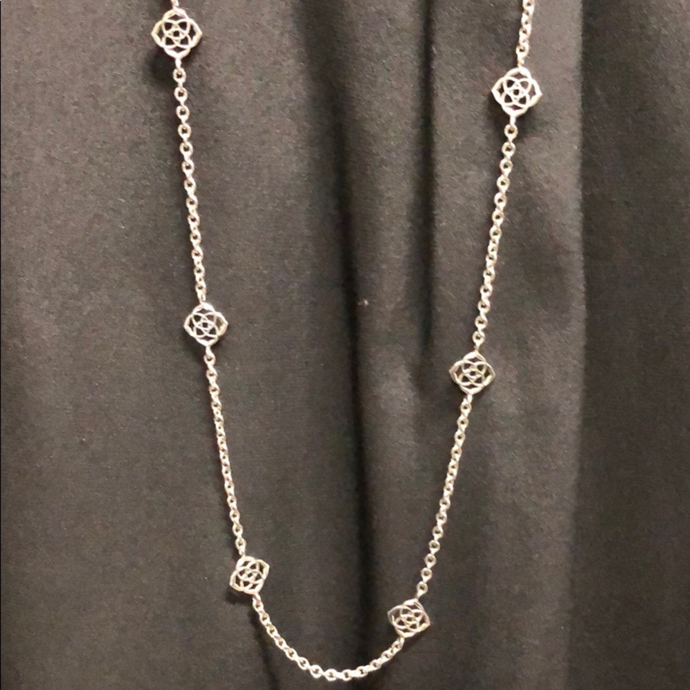 Kendra Scott necklace